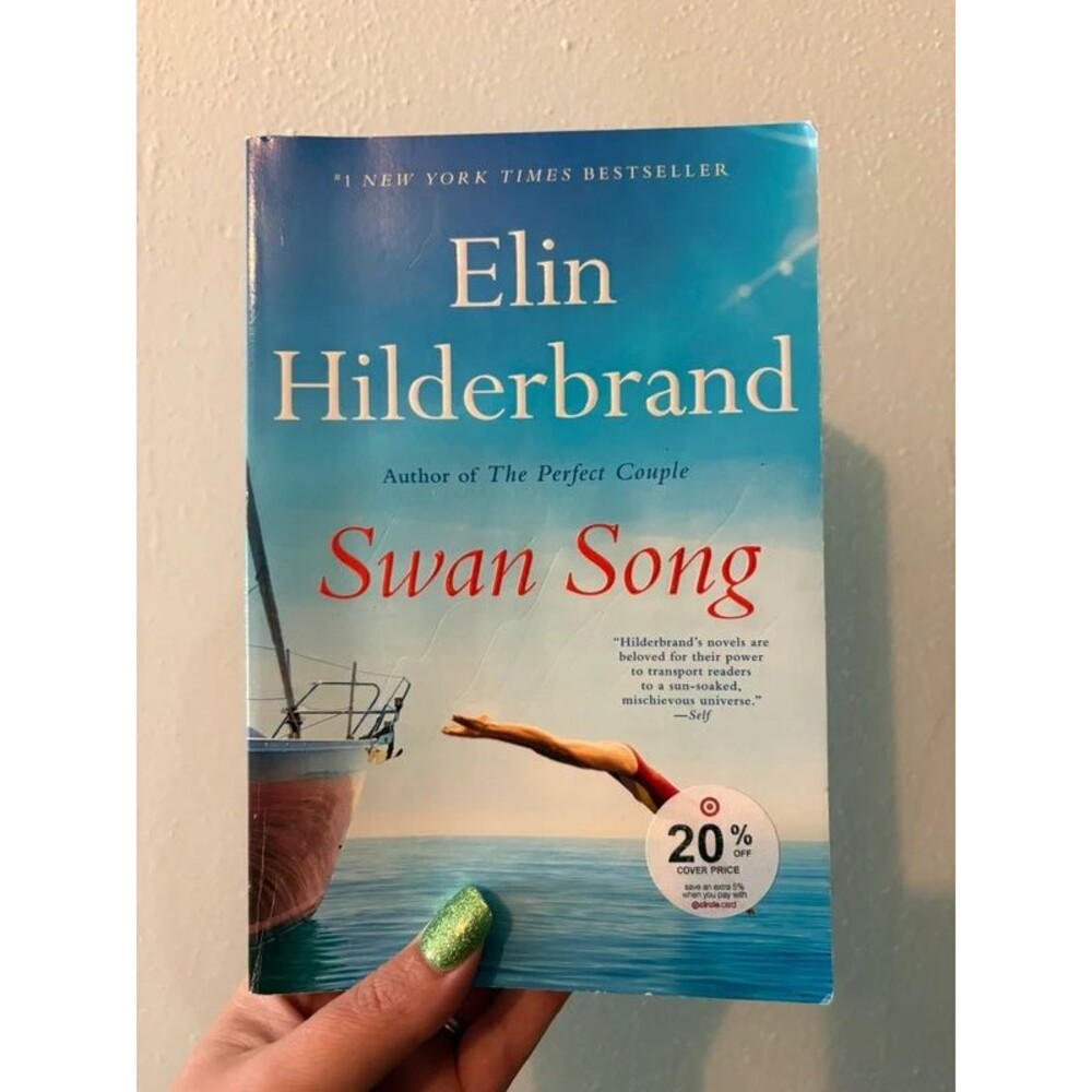 Swan song by Elin hilderbrand paperback book